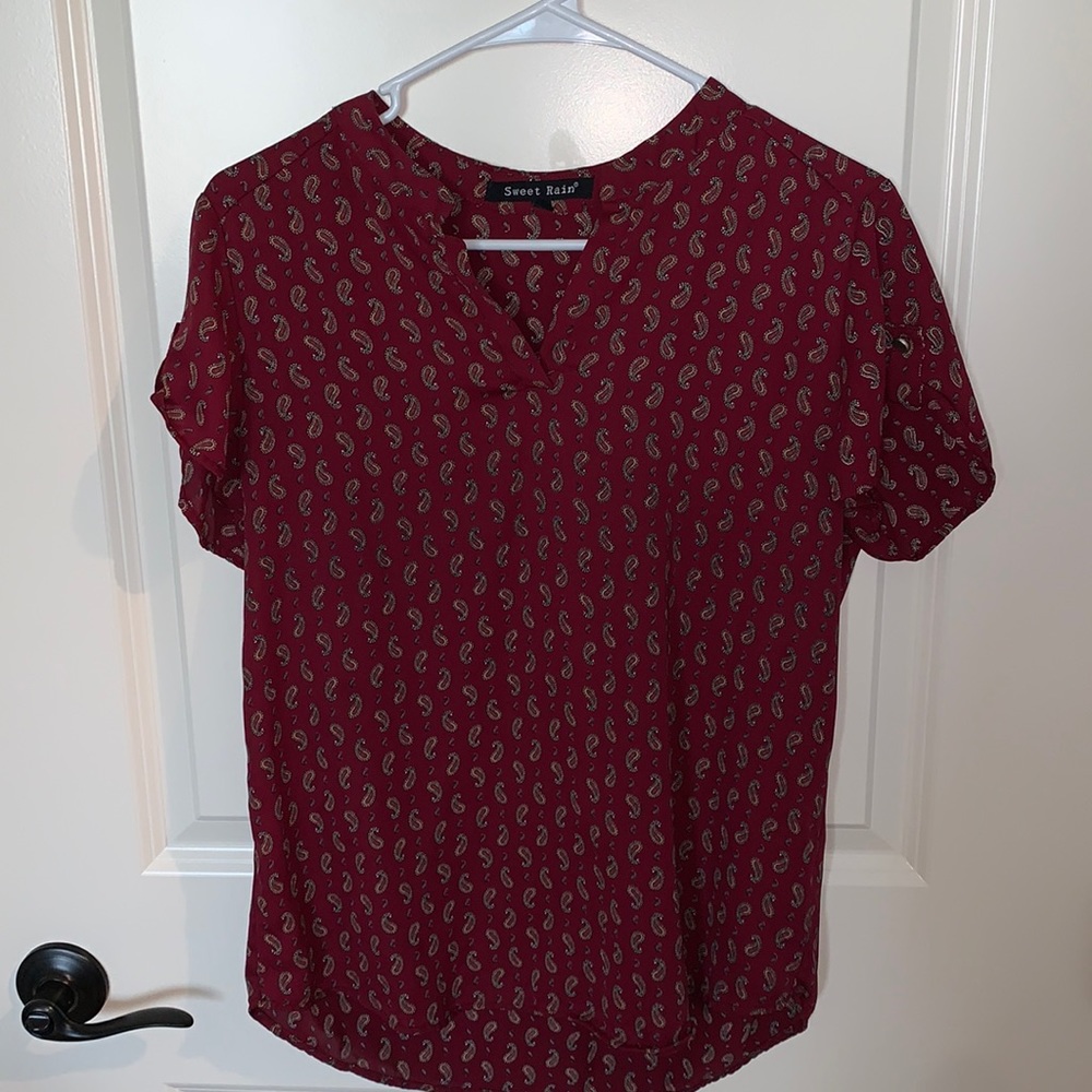 Red paisley short sleeve blouse